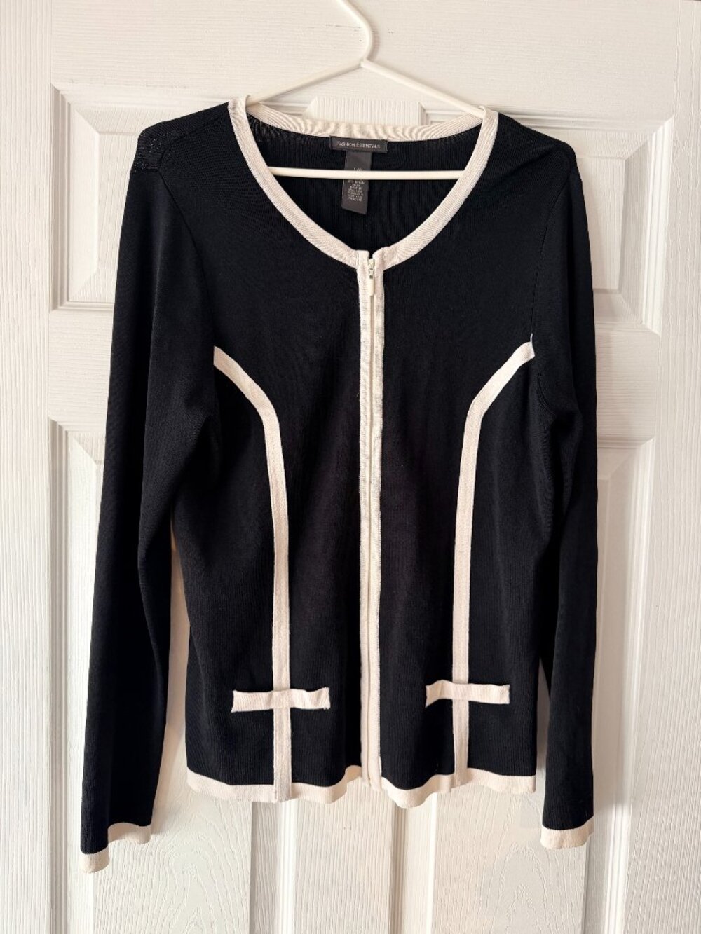 Fashion Essentials Black & White Zip-Up Top – Size L – Contrast Trim